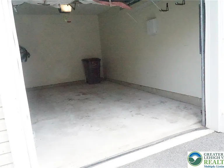 737 Trout Creek Ln — Photo 3