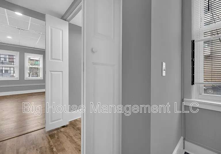 339 E 25th St #1 — Photo 23
