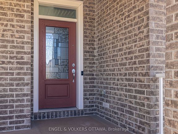 4th image of 865 Tewin Cir