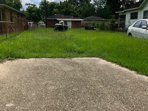 1056 Columbus Dunn Dr, Baton Rouge, LA 70802