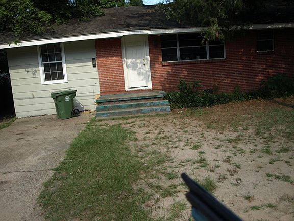 2nd image of 105 Live Oak Dr