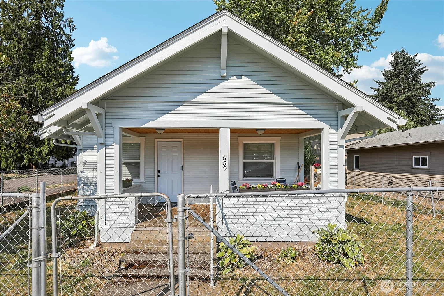 659 SE Russell Street photo 1