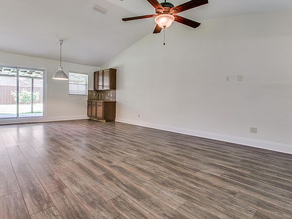 3rd image of 631 Red River Dr