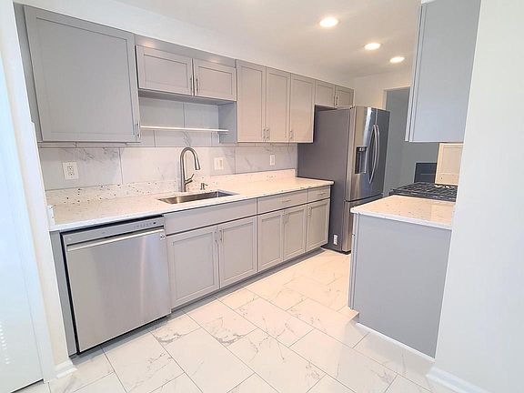 4th image of 14487 Black Horse Ct