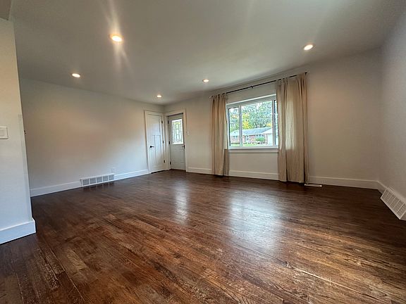 5th image of 1122 69th St