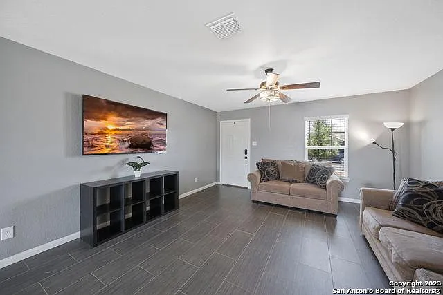 3 bed, 2.5 bath, 1381 sqft, $1,725 — Photo 3