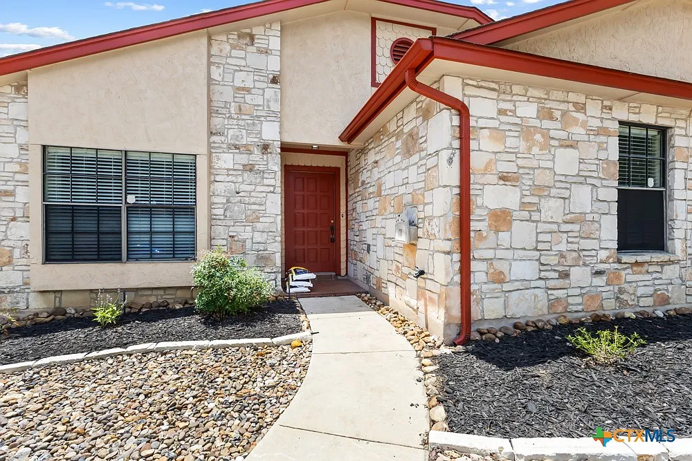 3 bed, 2.0 bath, 1425 sqft, $1,800 — Photo 3