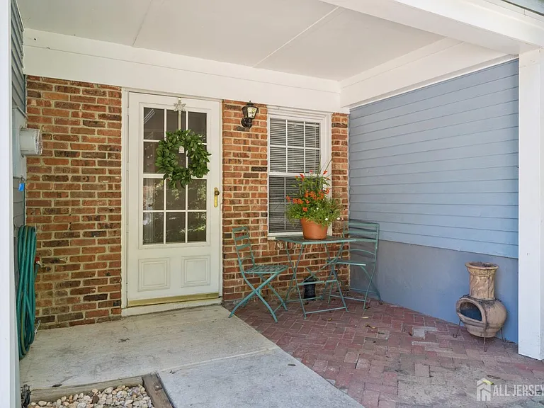 6 Bradford Dr — Photo 2