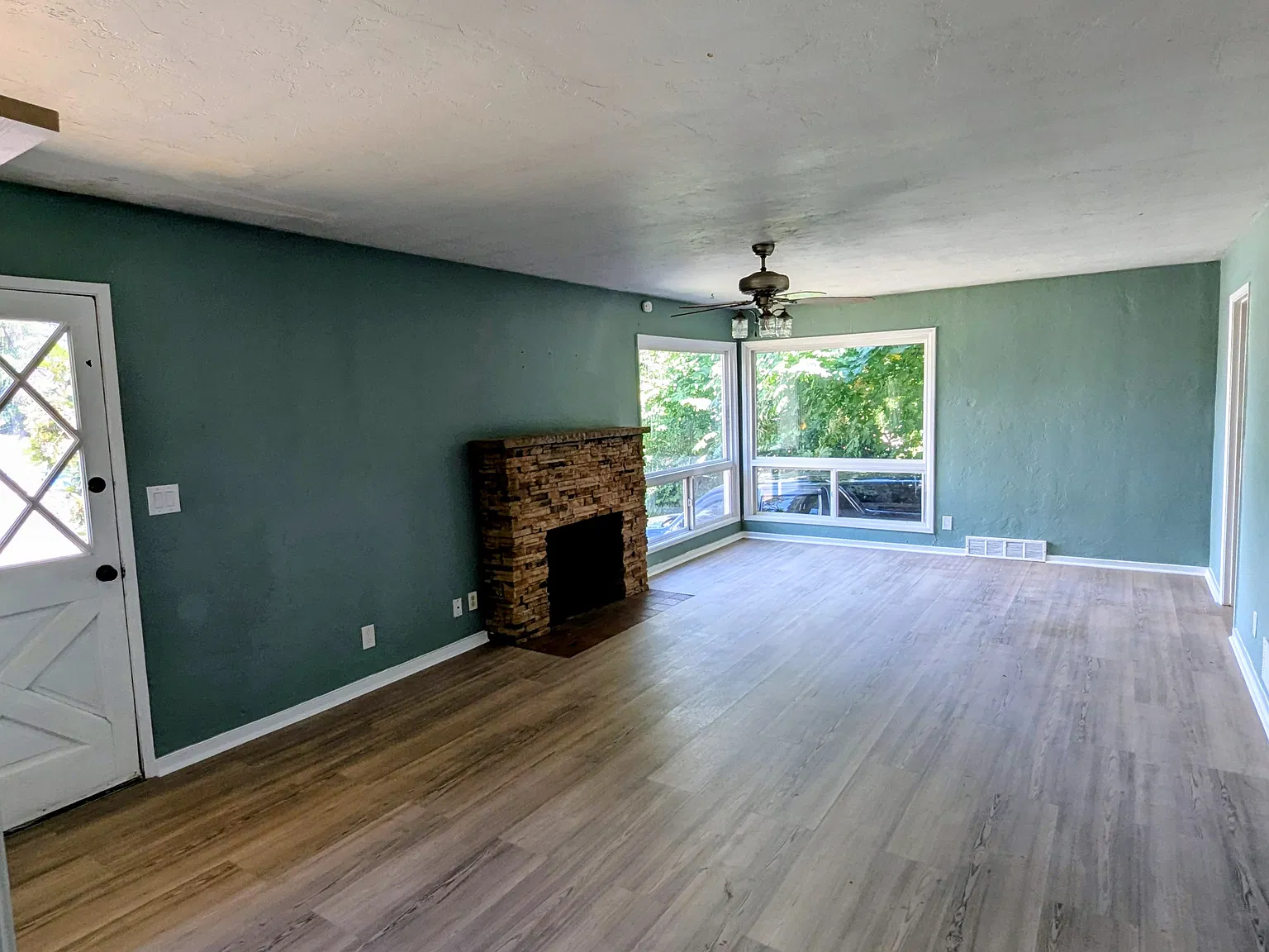 1420 Madrona Avenue SE — Photo 3