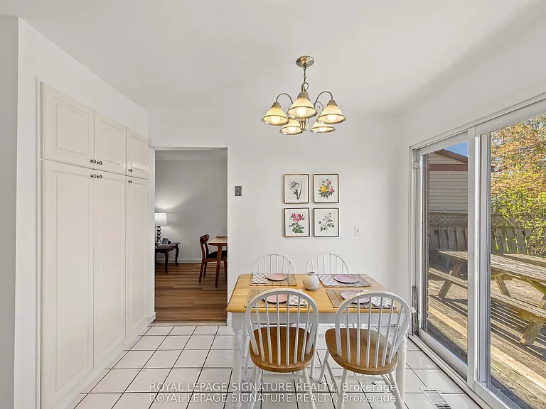 22 Madsen Cres — Photo 15