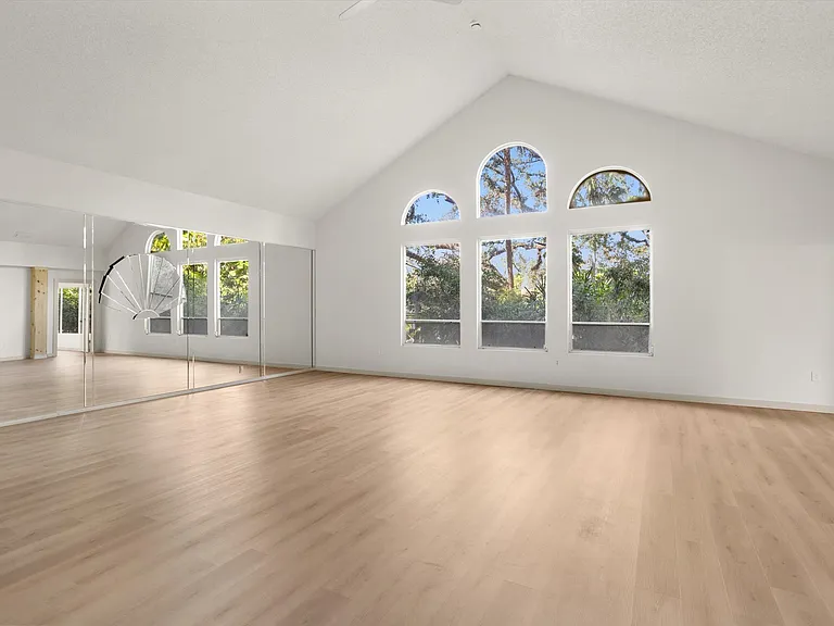 8725 Erie Ln — Photo 13