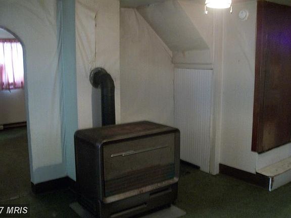 4th image of 132 Hill St