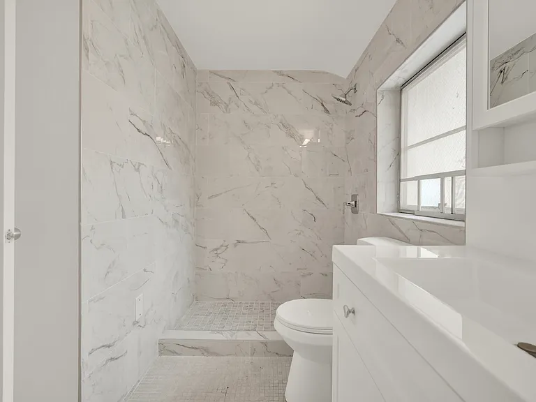 134 Salamanca Aveapt 16 #B — Photo 10