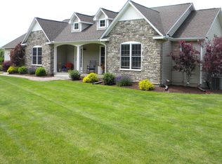 2 Hayfield Ln, Broad Brook, CT 06016