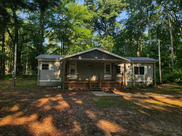 5153 N Syers Dr, Luther, MI 49656