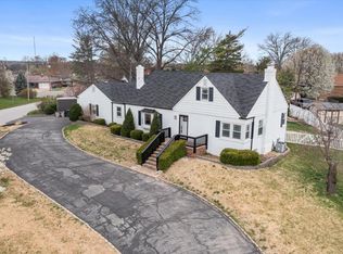 9525 Berwick Dr, Saint Louis, MO 63123