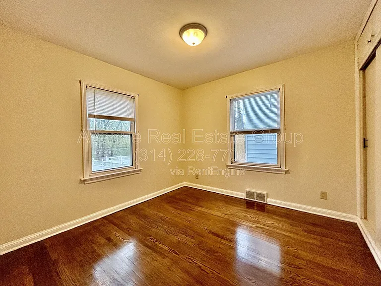 7105 Circleview Dr — Photo 10
