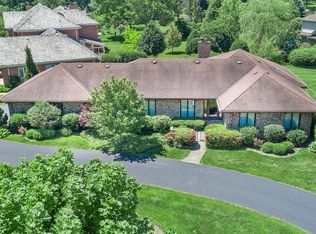 16 Dougshire Ct, Burr Ridge, IL 60527