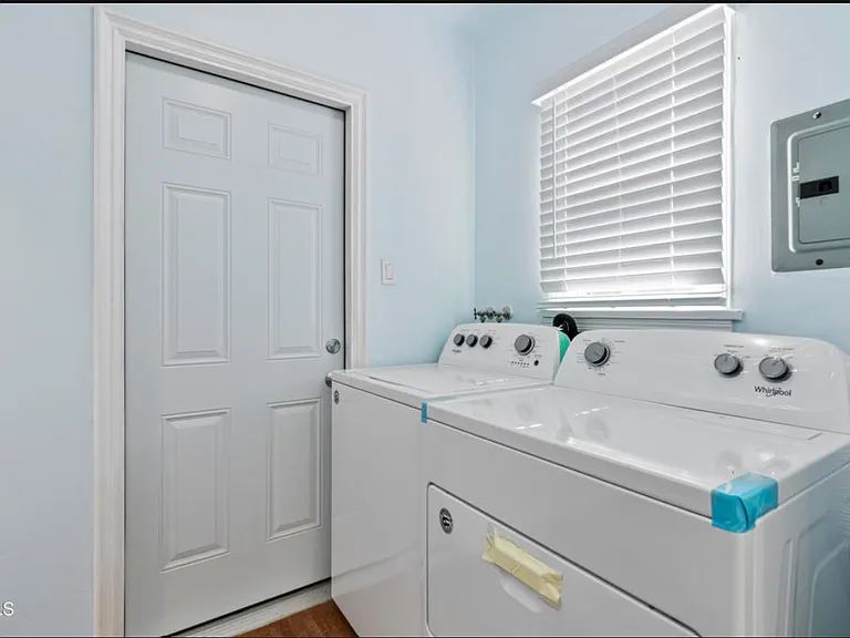 1724 S Marguerita Ave — Photo 6