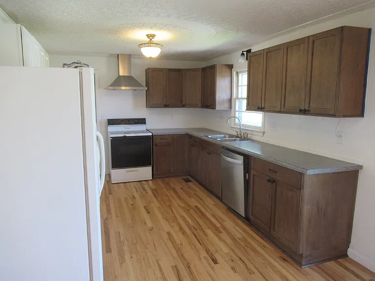 1330 Davis Rd — Photo 9