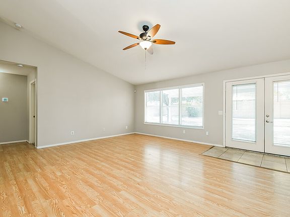 3rd image of 743 W Sherri Dr