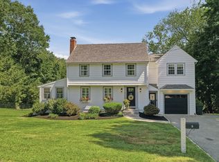 9 Tapley Rd, Lynnfield, MA 01940
