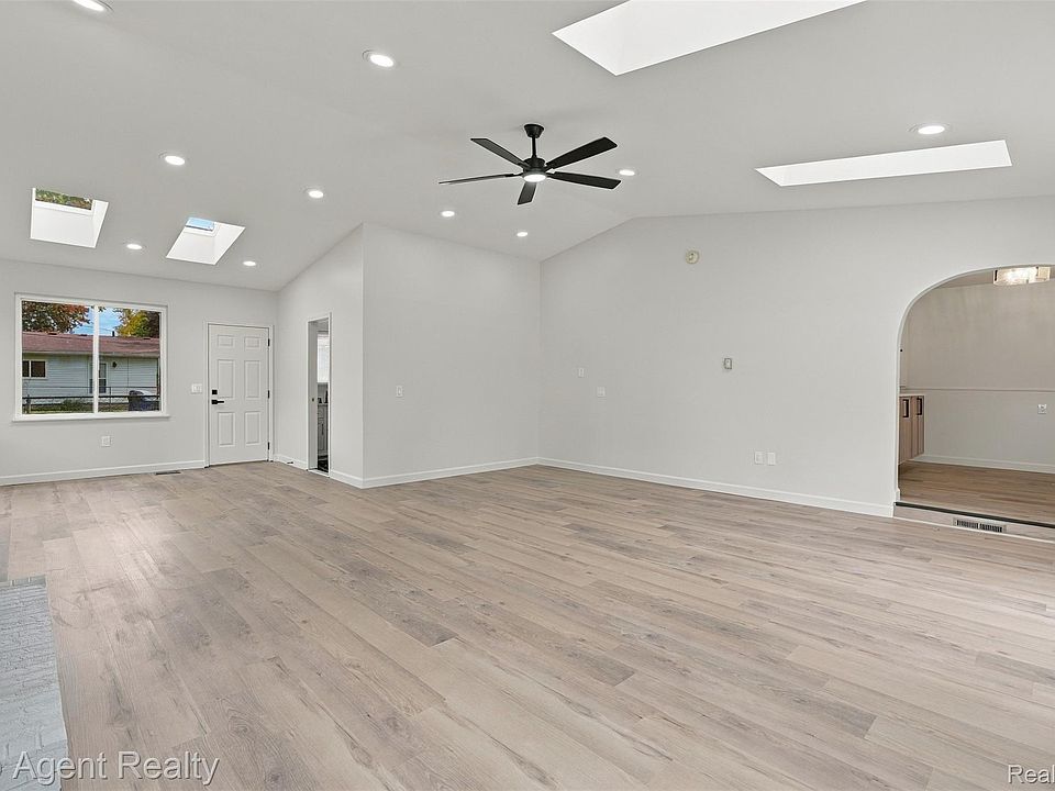 24223 Ramsgate St, photo 11