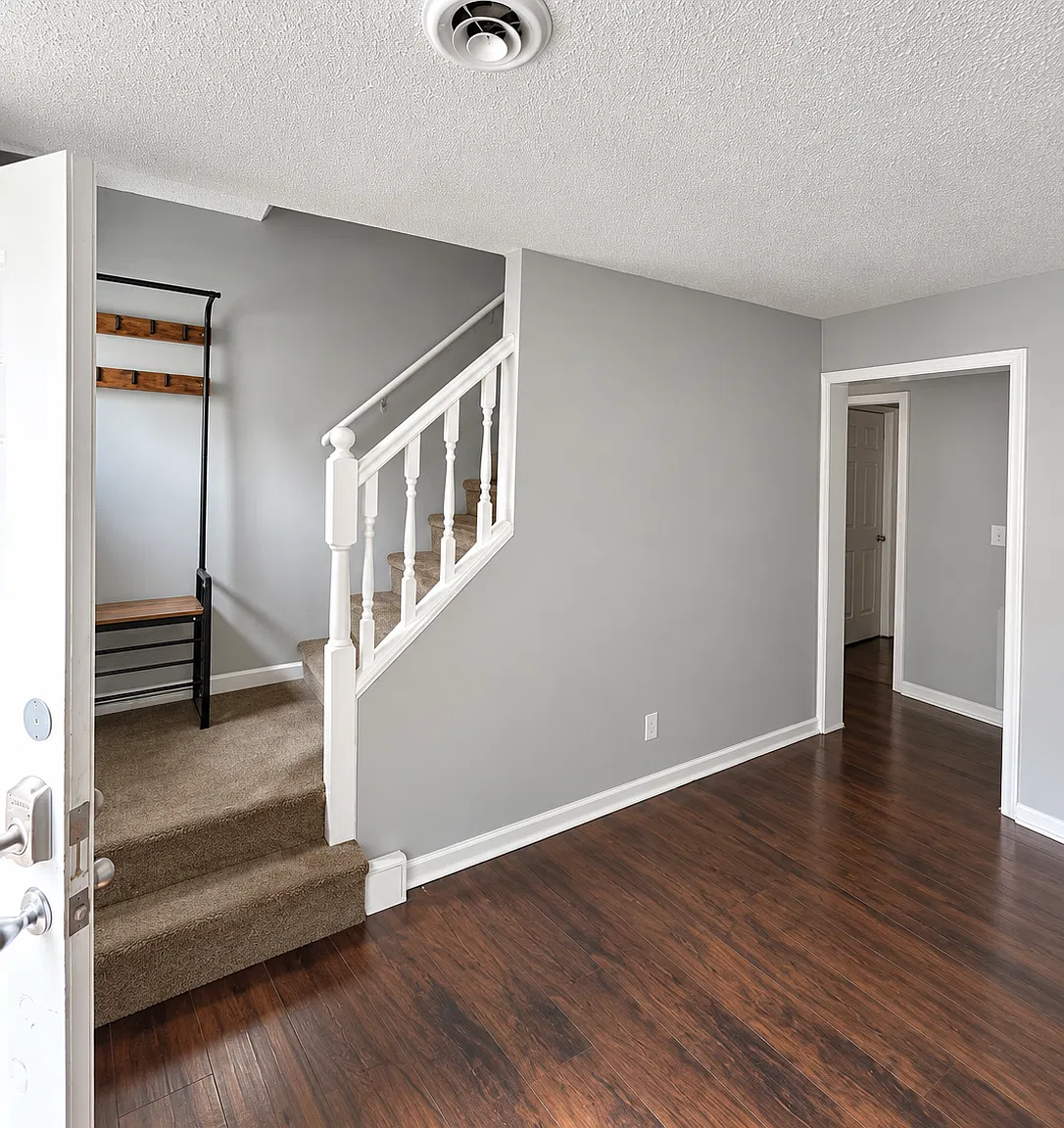 2 bed, 950 sqft, $2,000 — Photo 4