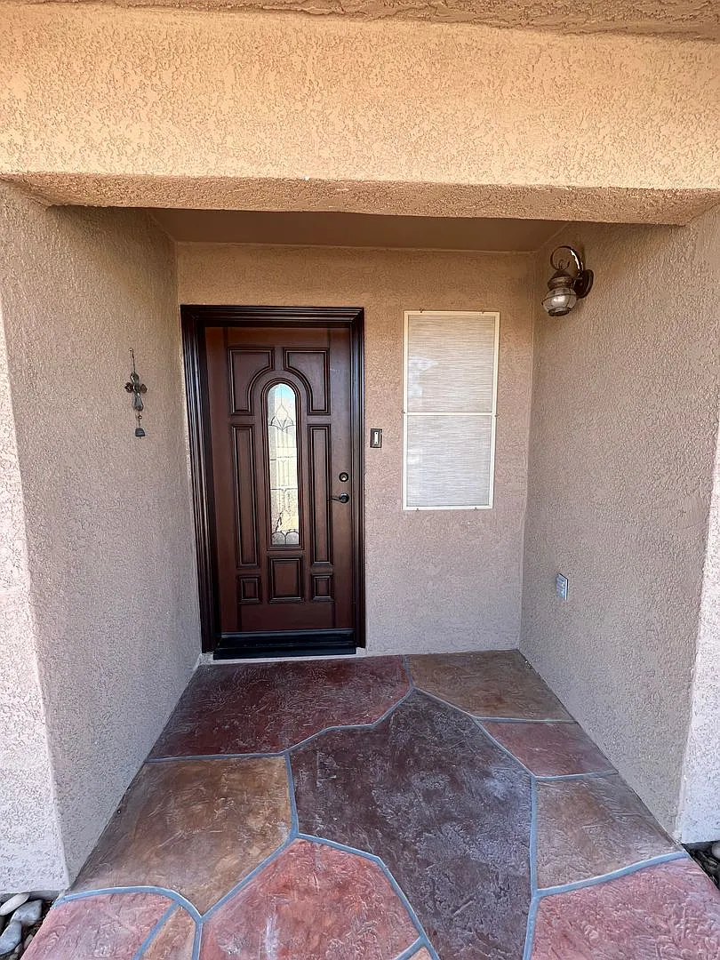 4 Bedroom Pool & Solar Home! — Photo 2