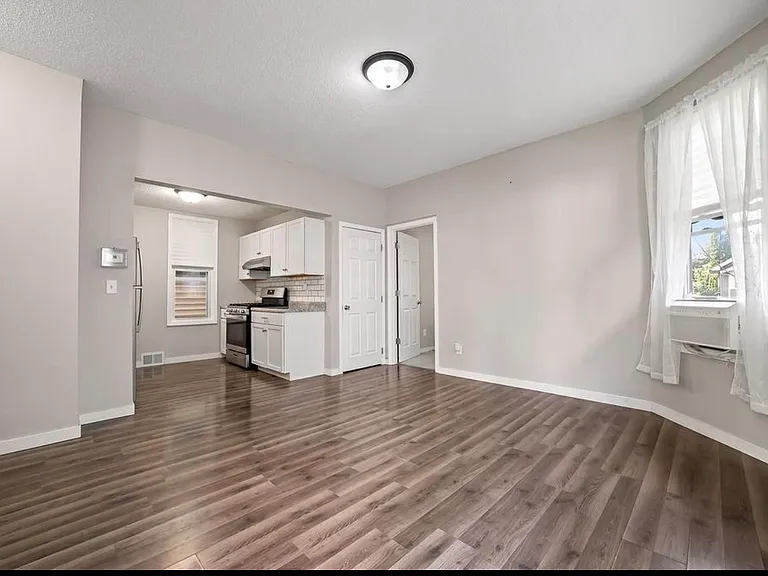 792 Edmund Ave W — Photo 11