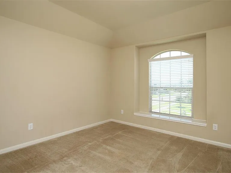 8902 Finnery Dr — Photo 24