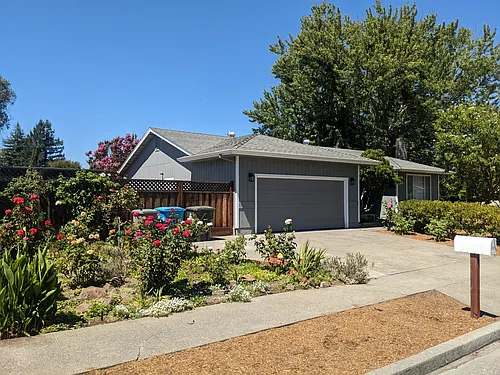 1827 Holiday St Photo 1
