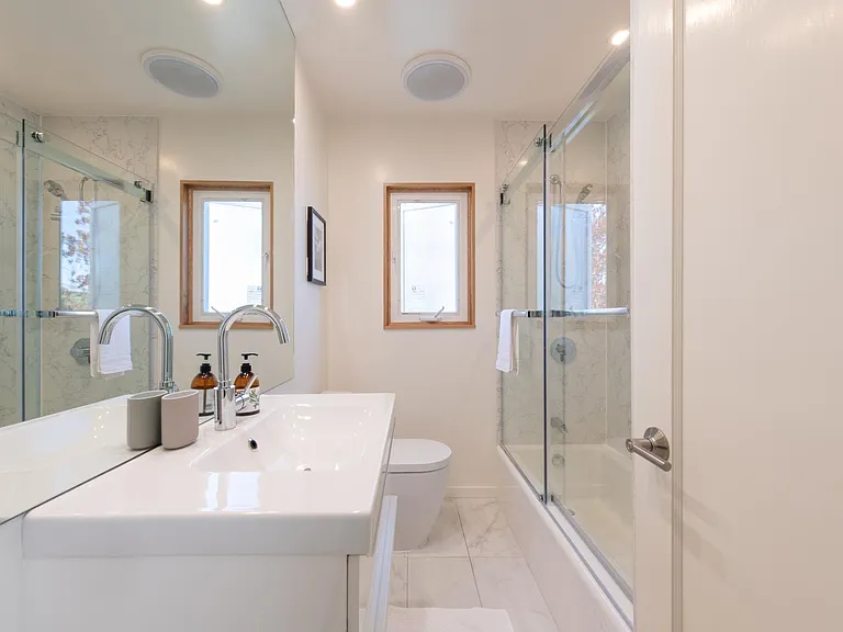 Modern bathroom