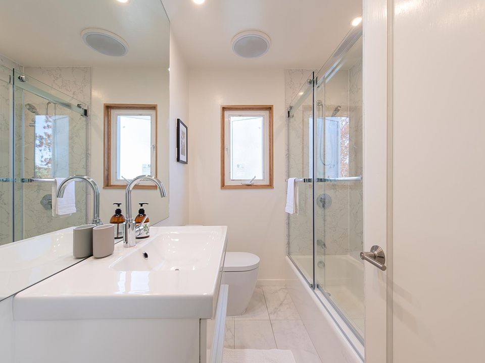 Modern bathroom