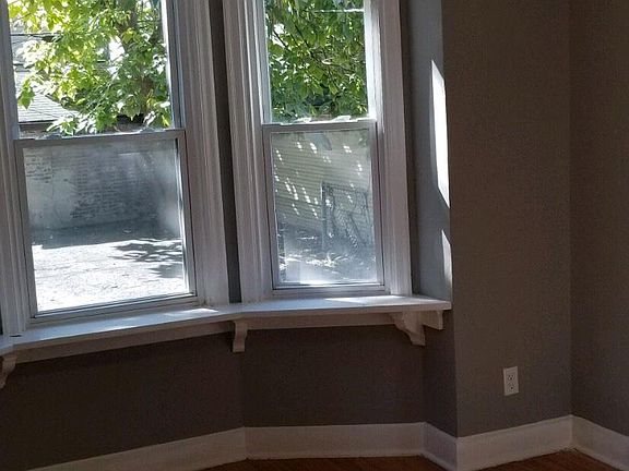 4th image of 6822 Raymond Ave