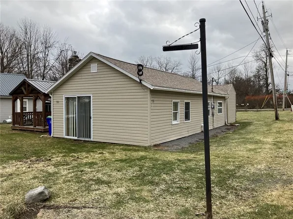 935 Vinecliff St, Waterport, NY 14571