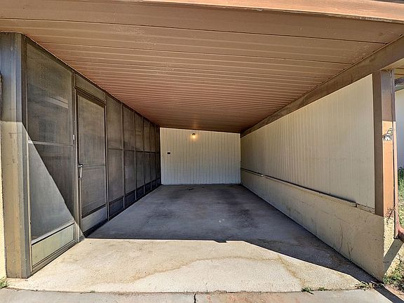 3rd image of 1635 Betty Cir