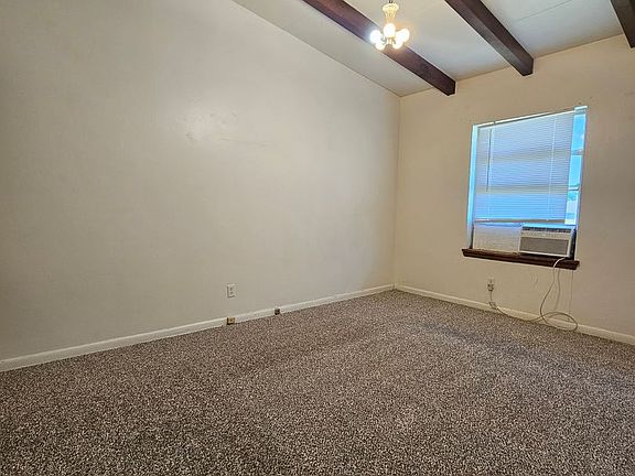 2nd image of 611 Hoover St