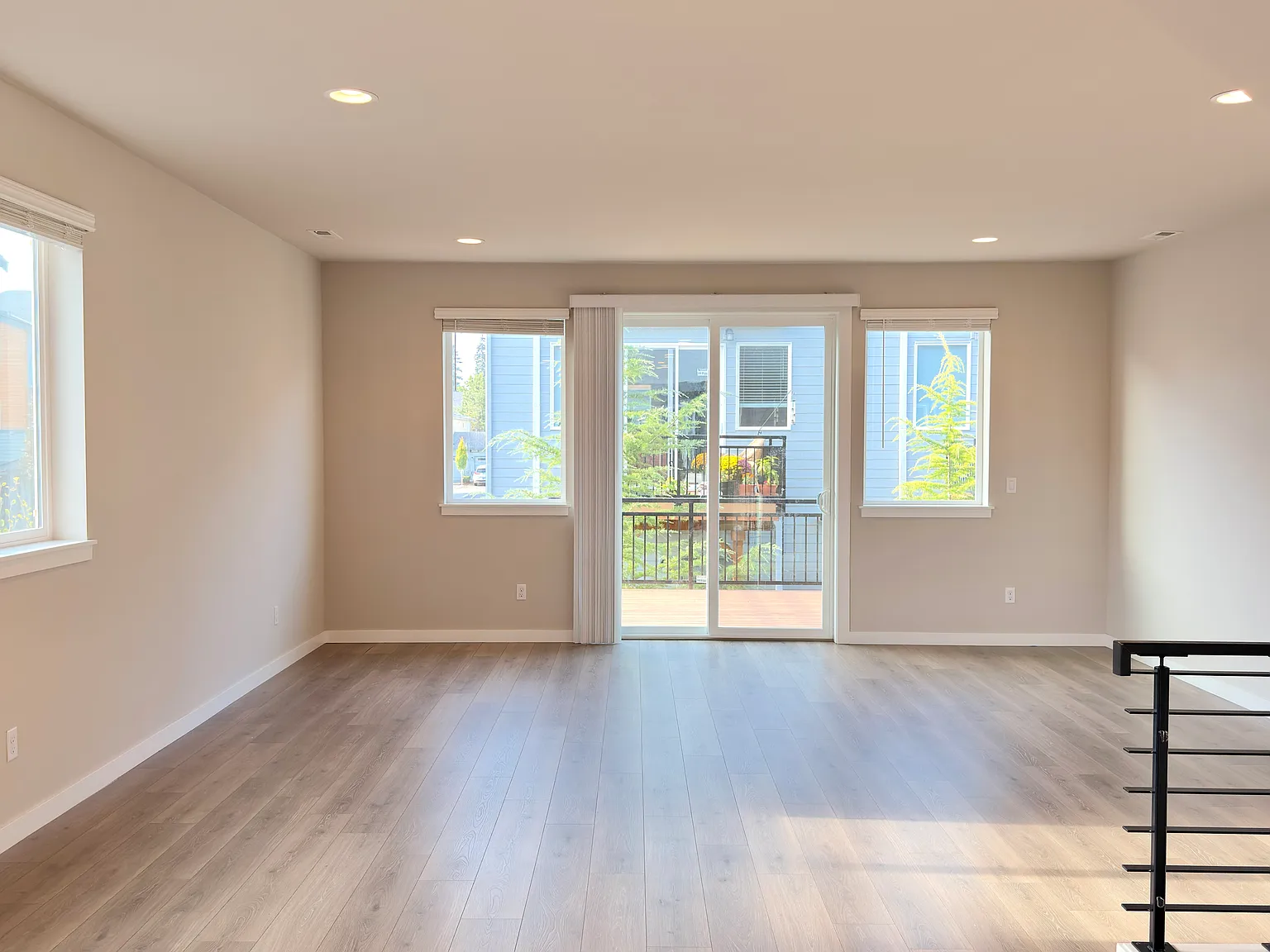 3 bed, 2.5 bath, 1742 sqft, $3,350 — Photo 3