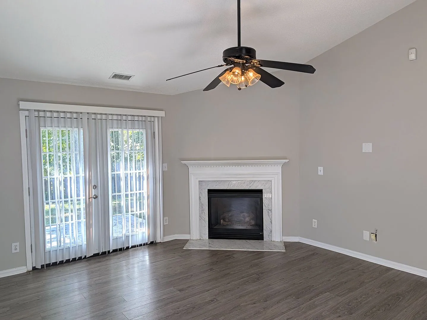 4 Bedroom! University Area! 100% Updated! — Photo 3