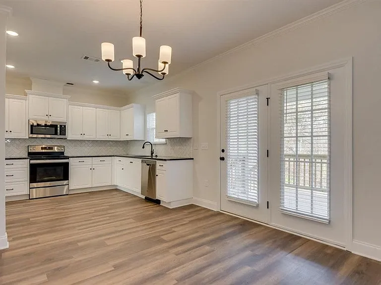 1011 Spotswood Cir — Photo 35