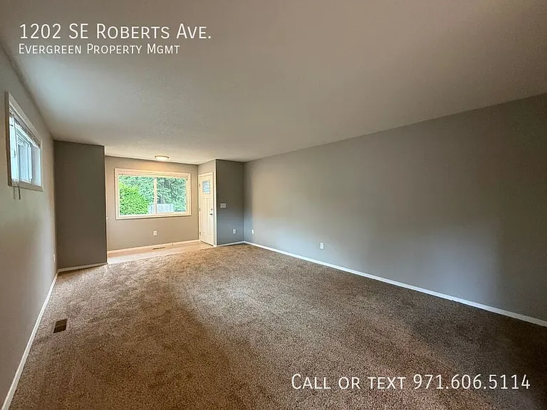 1202 SE Roberts Ave — Photo 5