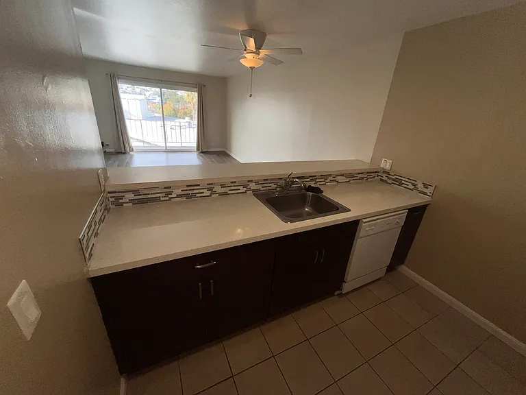 585 MacArthur Blvd — Photo 8