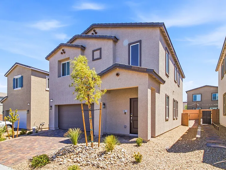 9915 Ruby Dome Ave — Photo 2