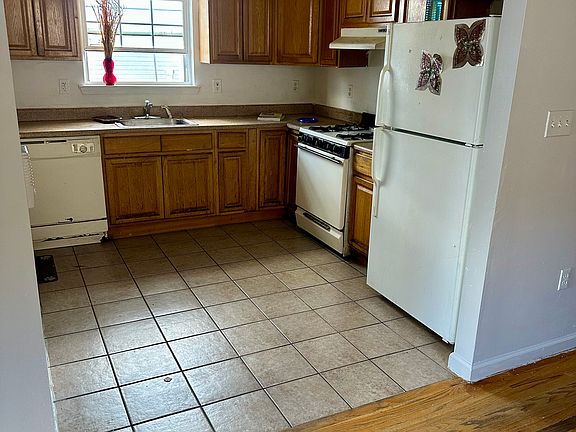 3rd image of 18 Shaw Ave Floor 2