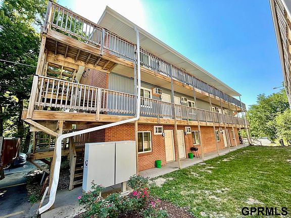 2nd image of 4648 Cuming St