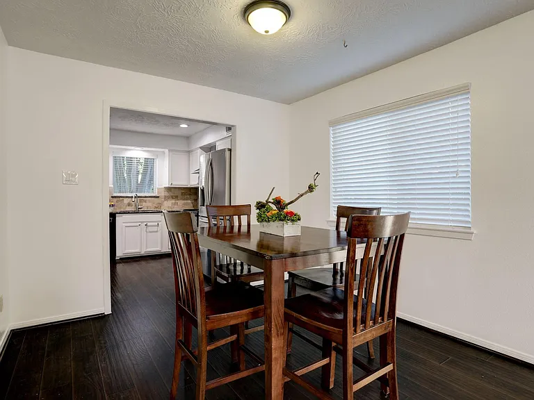 121 Misty Brook Ln — Photo 8