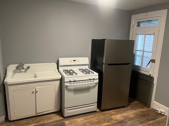 3rd image of 404 W Manheim St Floor 2