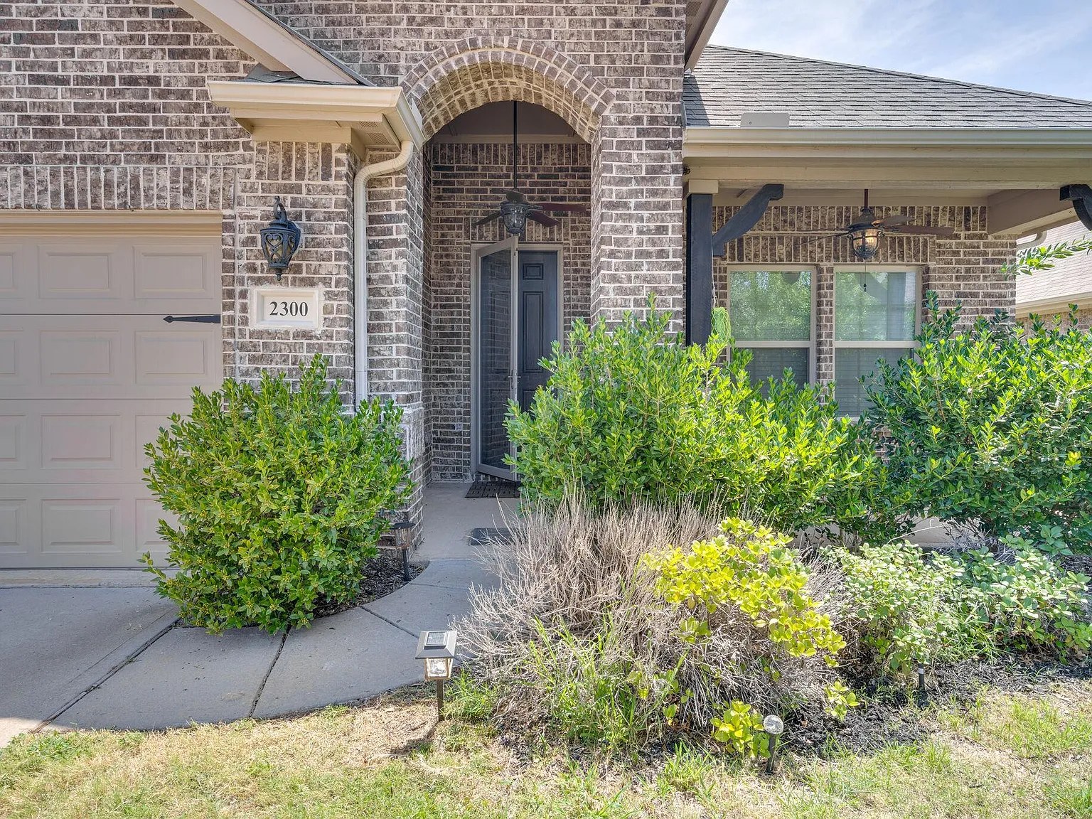 2300 Eppright Dr — Photo 2