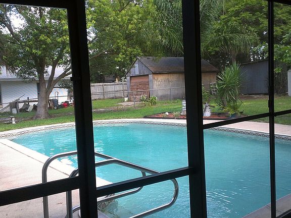 4th image of 417 Longwood Cir
